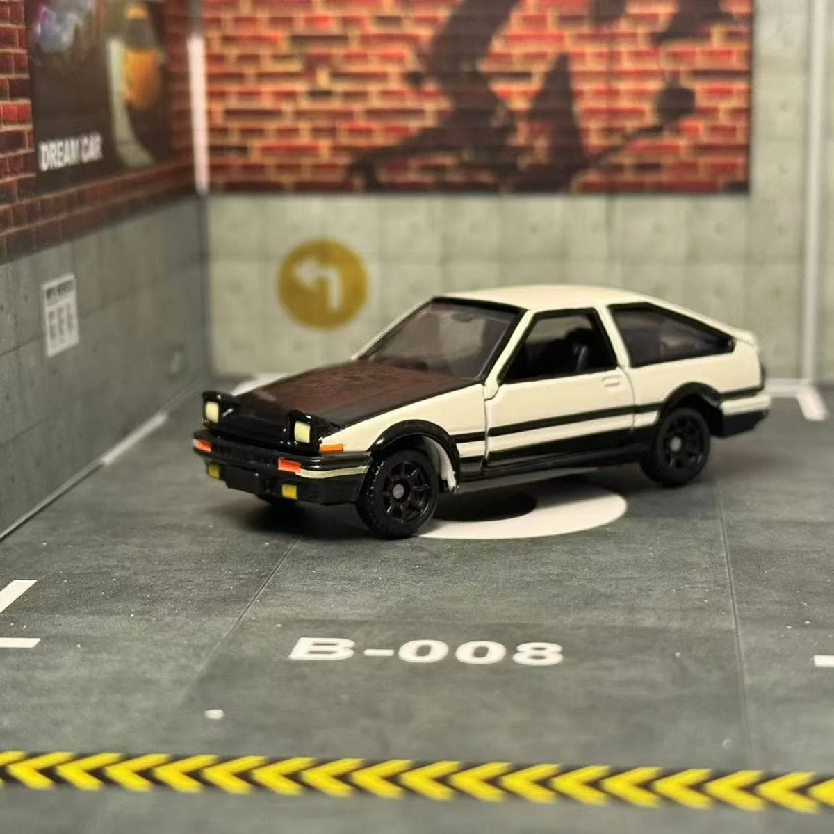 Dream Tomica NO. 145 Initial D AE86 TRUENO Toyota Takara Tomy Diecast Metal Car In Toy Vehicle Model Collection Anime